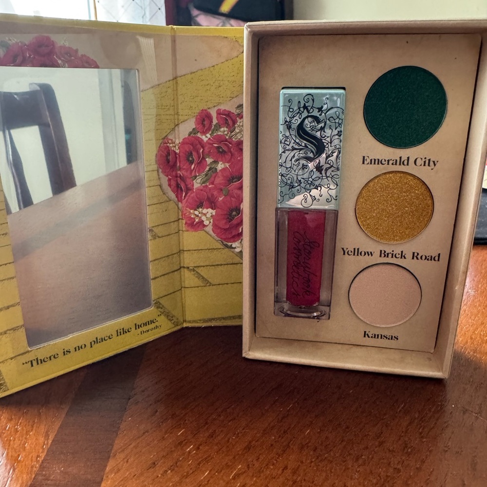 Emerald City and Yellow Brick Road Makeup Set